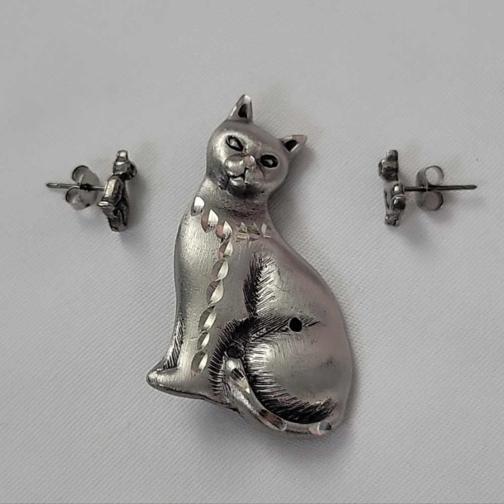 Elegant Silver Cat Brooch and Earring Set